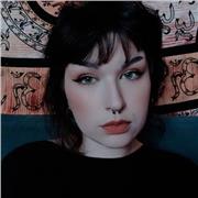 Jeune femme ancienne étudiante de langues étrangères propose des cours d'anglais pour tous les âges ; envie de partager ma passion pour cette langue autant que de pouvoir transmettre les bases de cette langue indispensable aujourd'hui